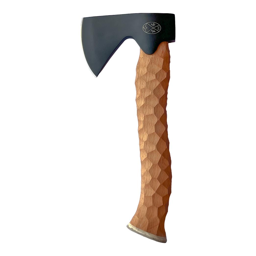 Metsämies Hätä - High Carbon L - Bushcraft Axt mit Diamantschleifstein, Feuerstahl und Lederscheide - Produktbild 1